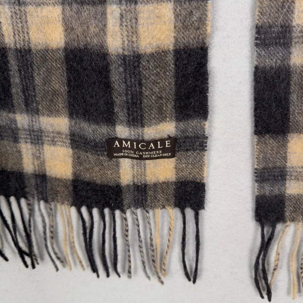 Amicale Scarf One Size Black Plaid 100% Cashmere Fringed Classic Luxury